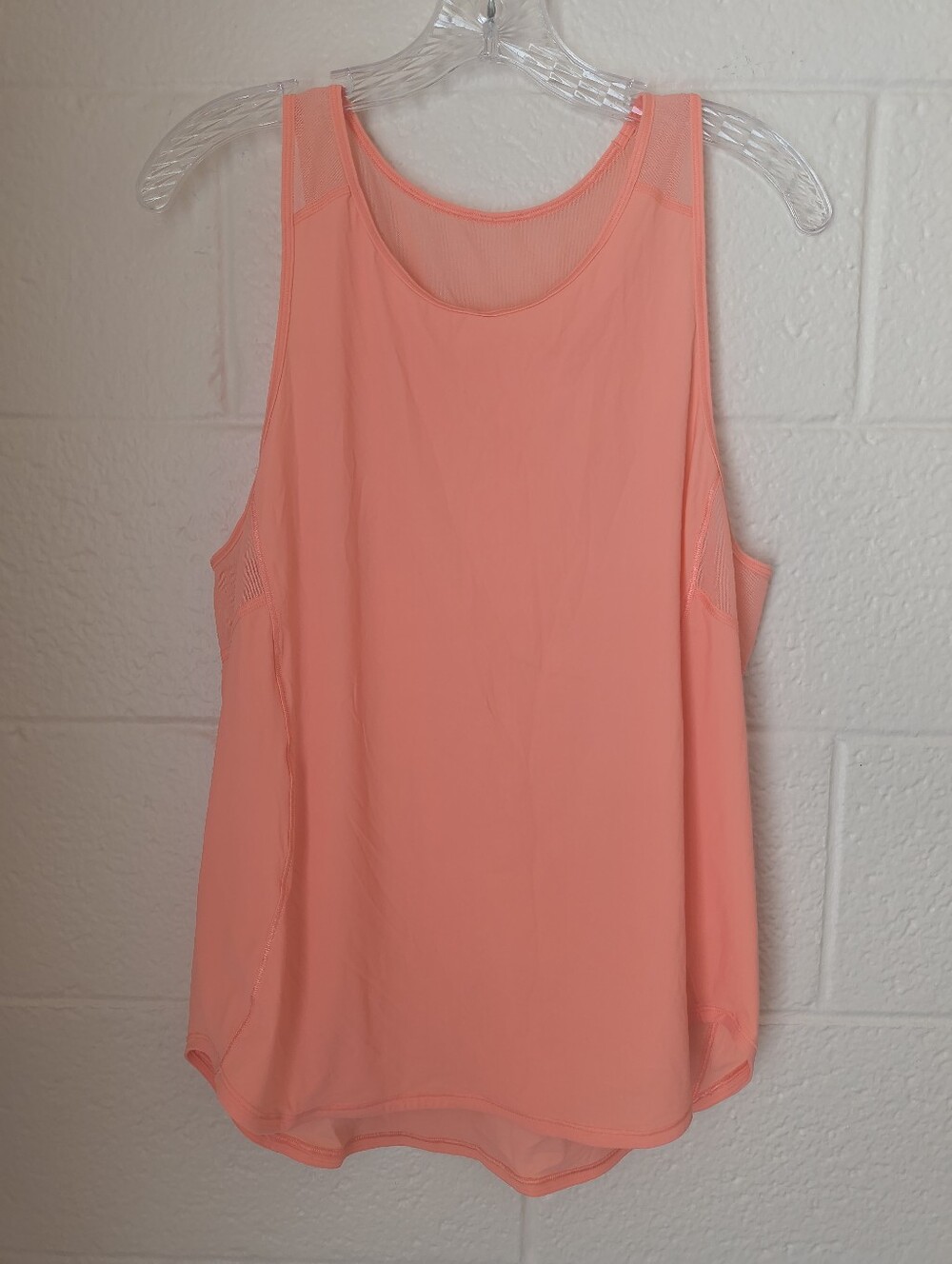 Lululemon Women's Light Coral Sleeveless Athletic Tank Top - Size 8